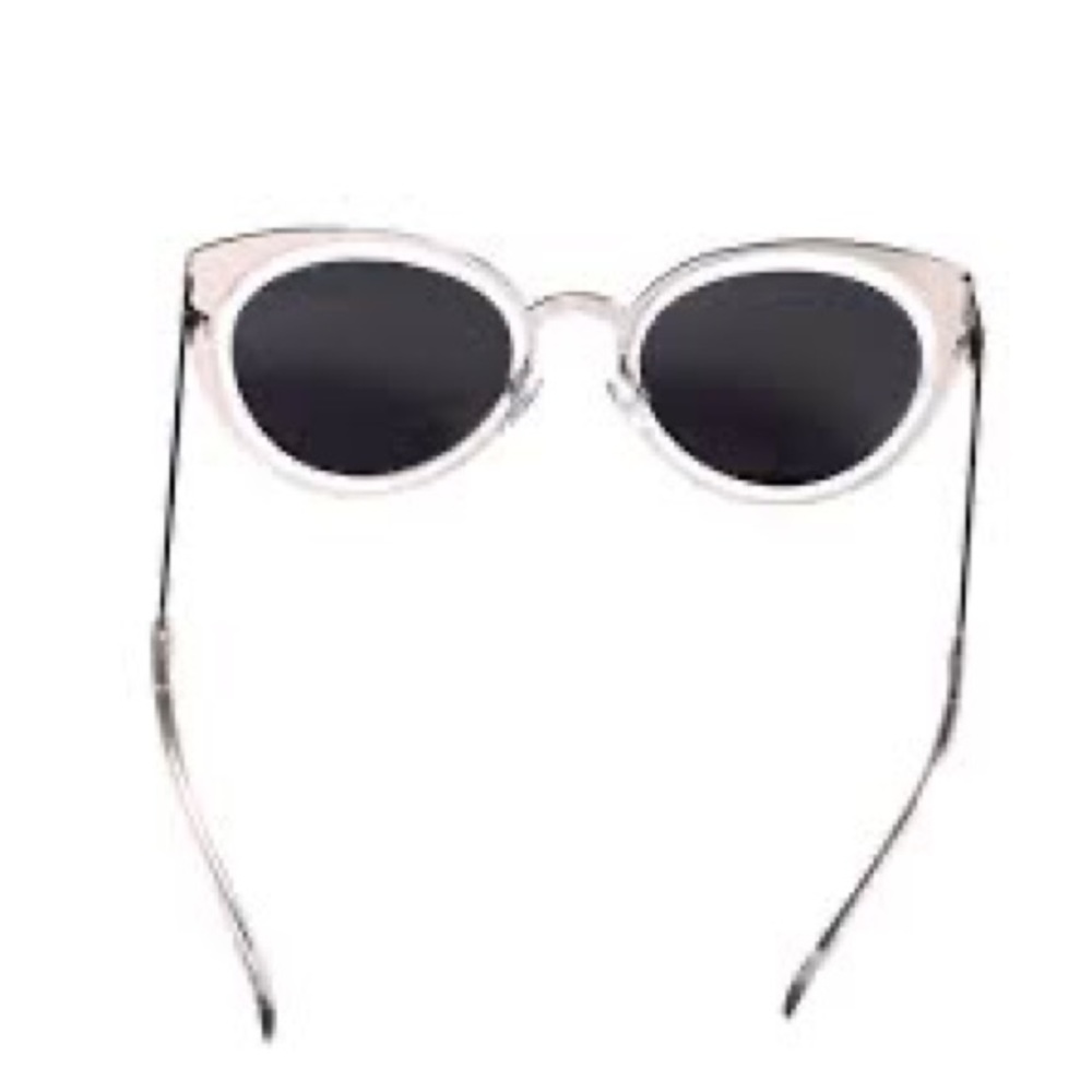 Quay Girly Talk Sunglasses - Picture 9 of 16